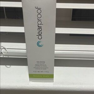 Mary Kay Clearproof Deep-Cleansing Charcoal Mask - White with Teal Accent